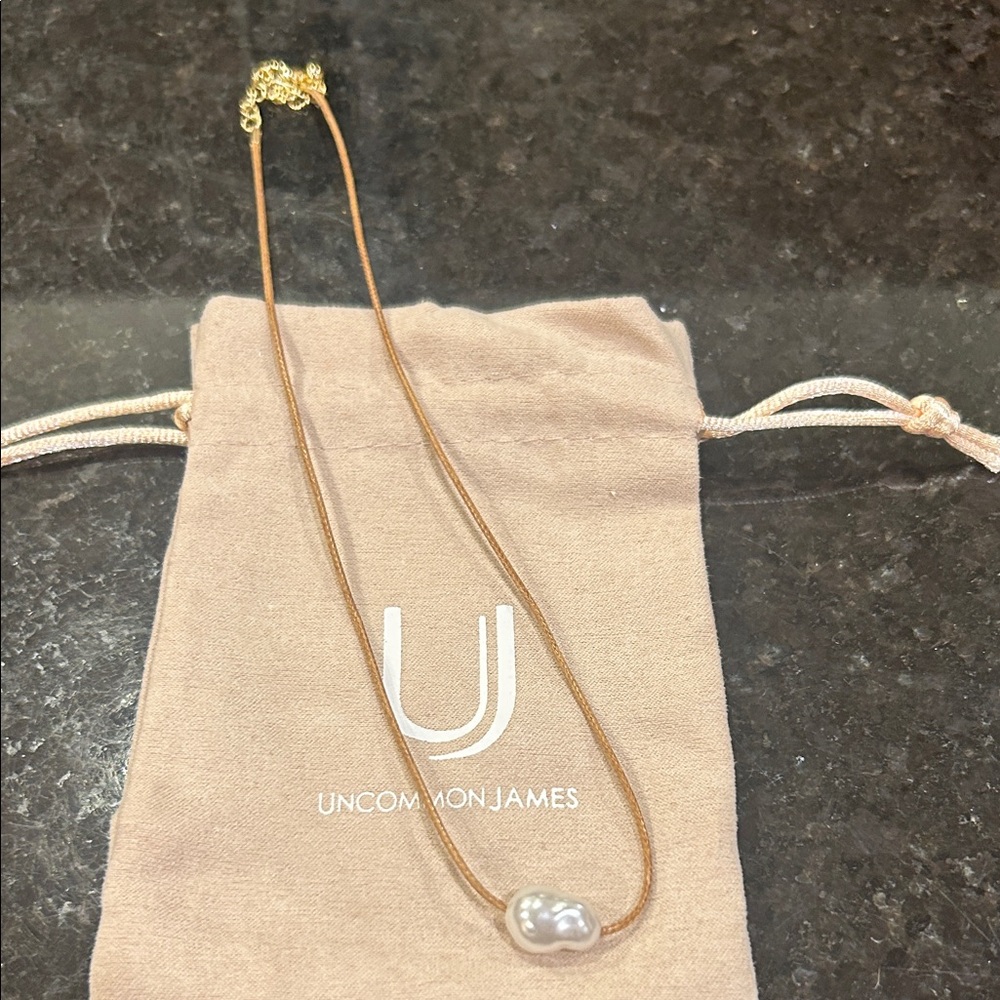 Uncommon James Gold Necklace with Unique Pearl